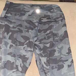 Lululemon cropped practically brand new legging.